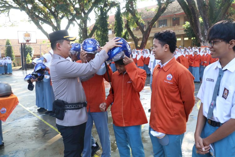 Kapolres Magetan Goes to School: Ajak Pelajar Bijak Bermedsos dan Jauhi Narkoba